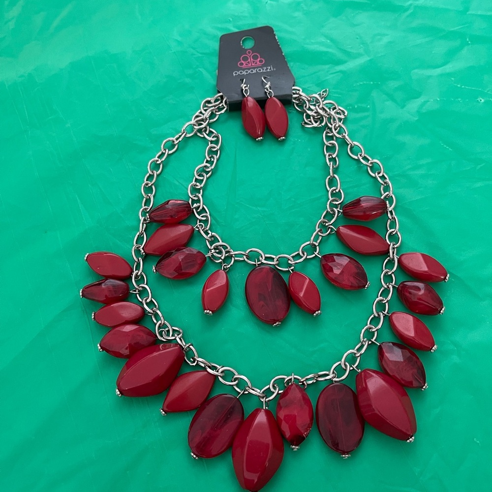 Silver chain necklace set with red accents. - Picture 2 of 2